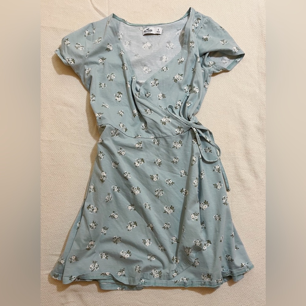 hollister green floral mini dress
